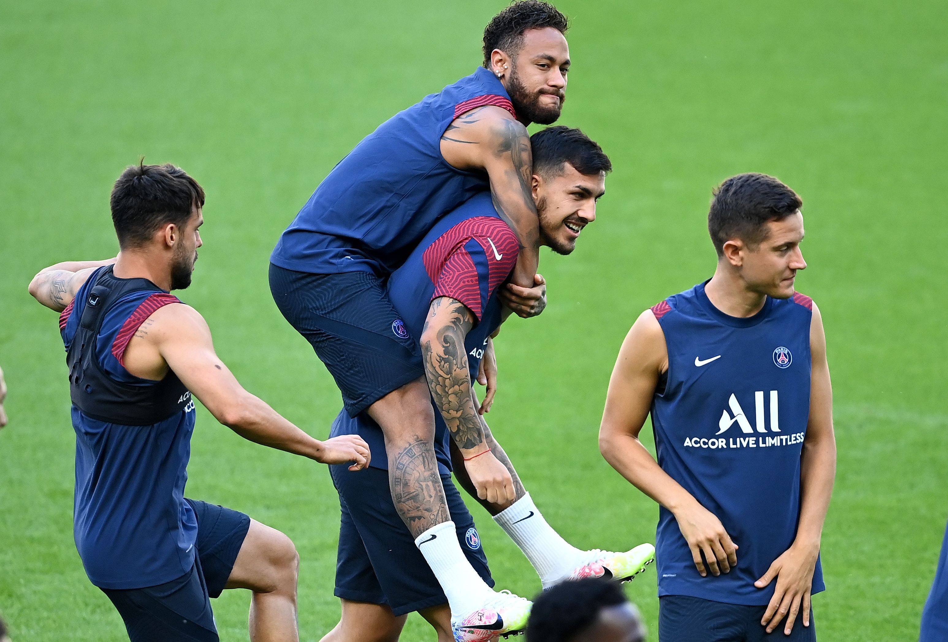 今晚孟菲斯灰熊备战法国杯，伤情更新细节曝光，气氛紧张，资深球员宣示担当