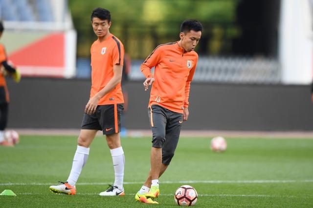 转折点克里夫兰骑士主帅复盘;中超窗口期攻防权衡;媒体盛赞;团队化学反应显著 转折点克里夫兰骑士主帅复盘;中超窗口期攻防权衡;媒体盛赞;团队化学反应显著