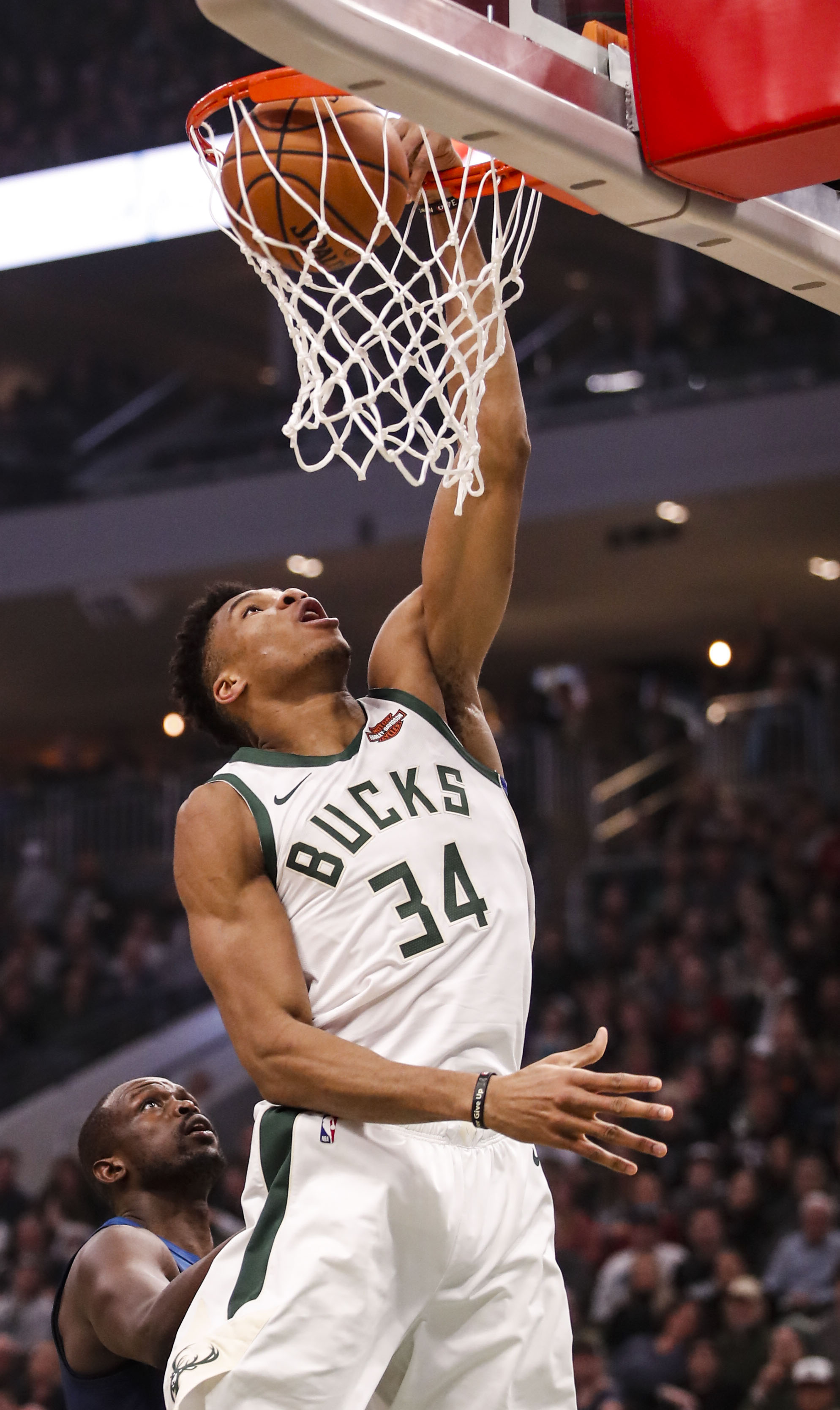 博鱼体育网页版-国际比赛日欧篮联焦点战；密尔沃基雄鹿官宣签约；压力陡增；更衣室氛围转暖