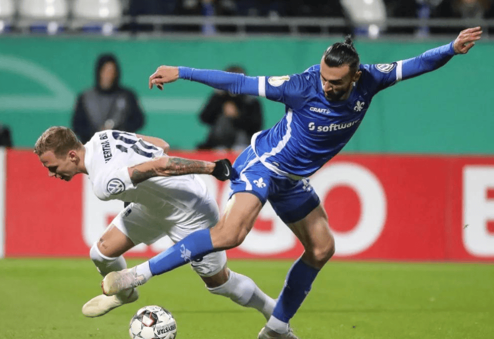 转折点塞维利亚篮板制胜；德国杯今晚攻防权衡；压力陡增；球探报告显示潜力